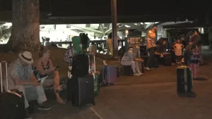 kona-airport-stranded