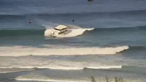 hawaii-passenger-boat-aground