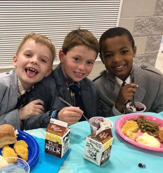 elegant-dinner-max-elliott-brody-dooms-zach-carns