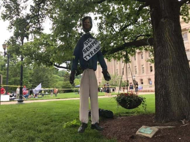 gov-beshear-effigy