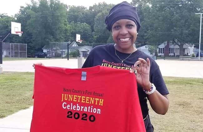 simone-w-t-shirt-cropped
