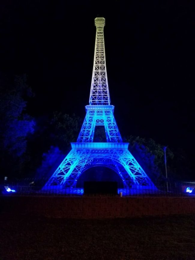 eiffel-blue-gold