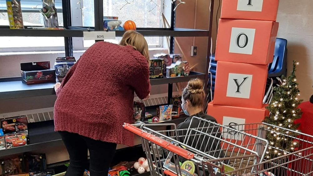 toy-store-pic