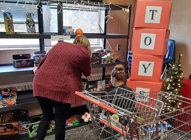 toy-store-pic