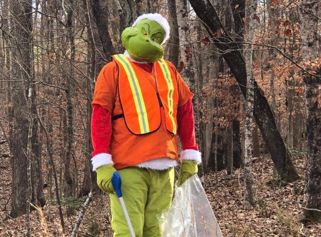 the-grinch-works-off-sentence-on-litter-crew-radio-nwtn