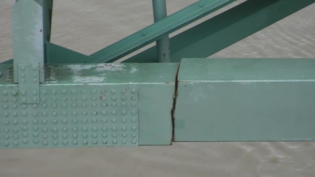 desoto-bridge-crack