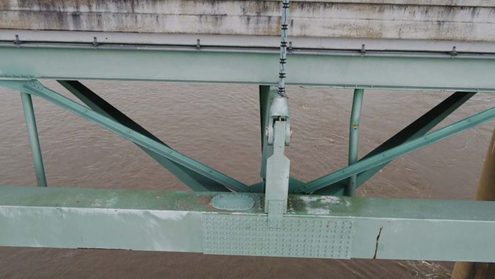 desoto-bridge-show-crack-ardot