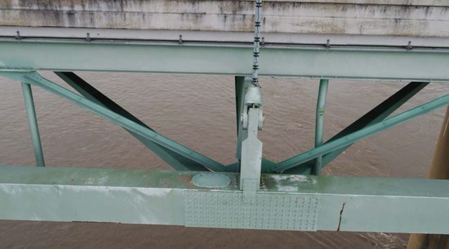 desoto-bridge-show-crack-ardot