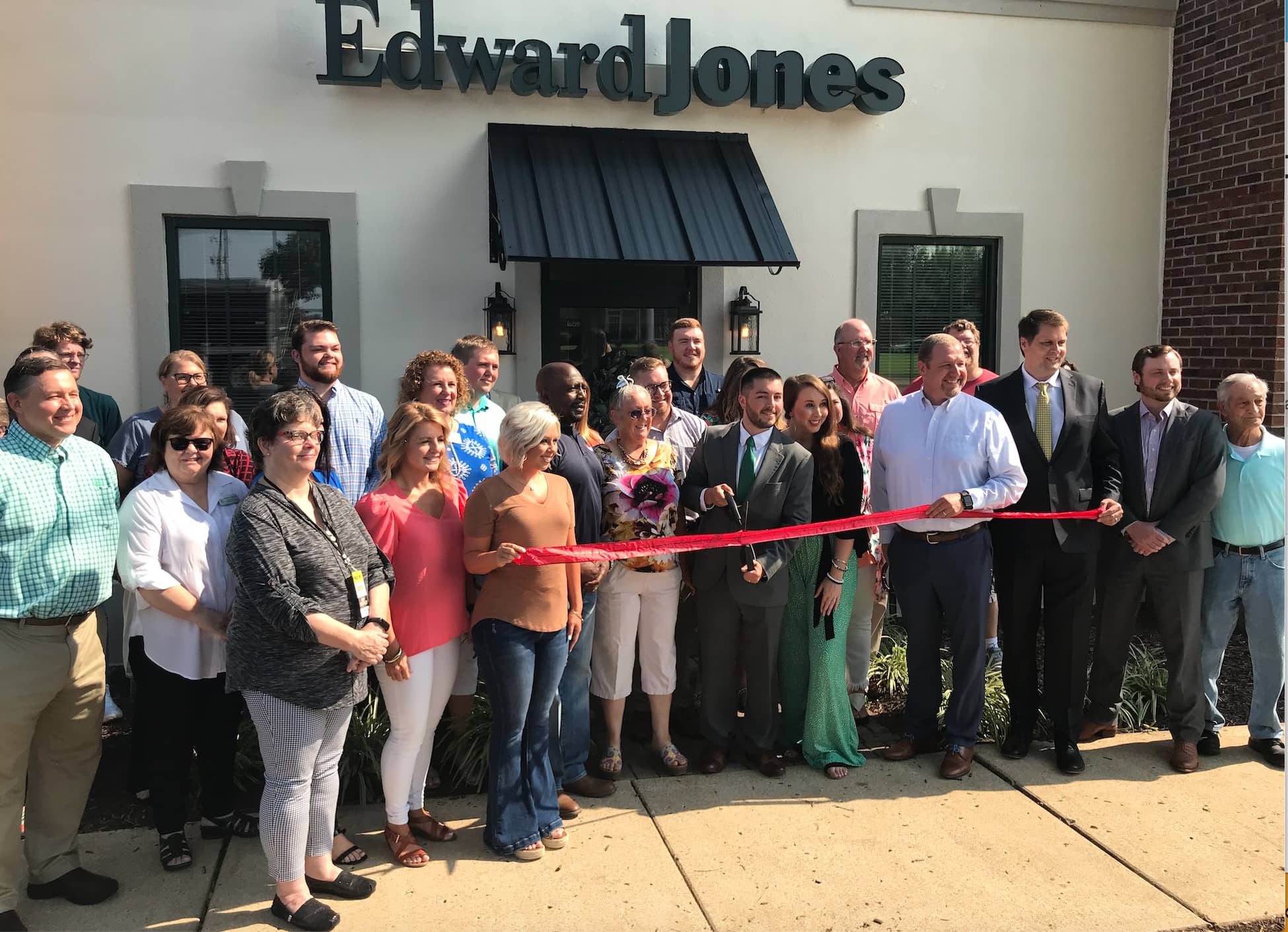 edward-jones-ribbon-cutting