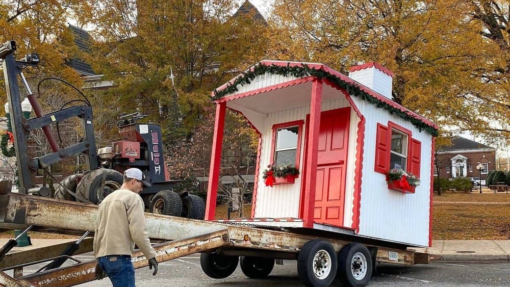 santa-house-deliver