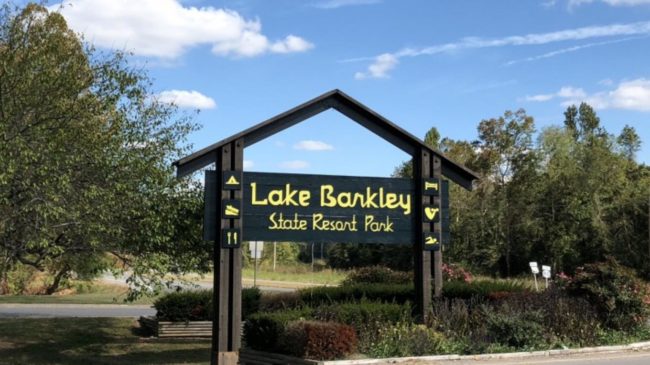 lake-barkley-lodge-sign