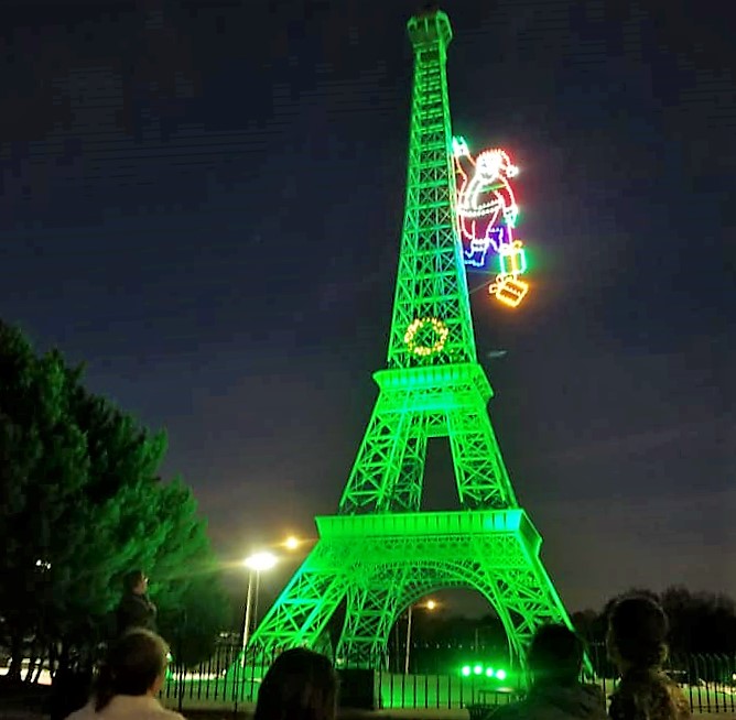 eiffel-tower-santa-lit-up-crp