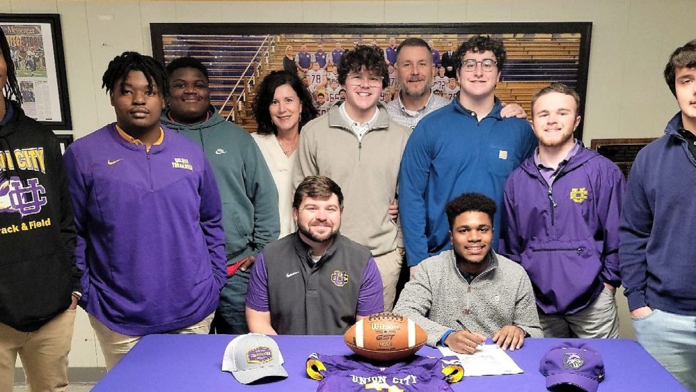 uc-kyrell-signs-with-bethel-2