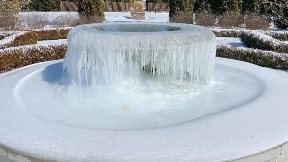 discovery-pk-fountain-ice