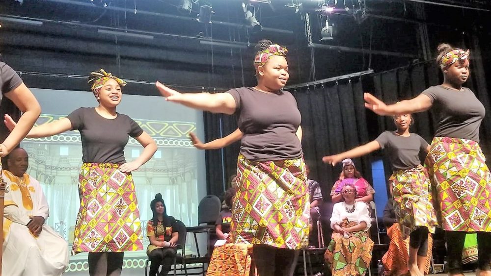 aa-musical-dancing-girls-2-crop