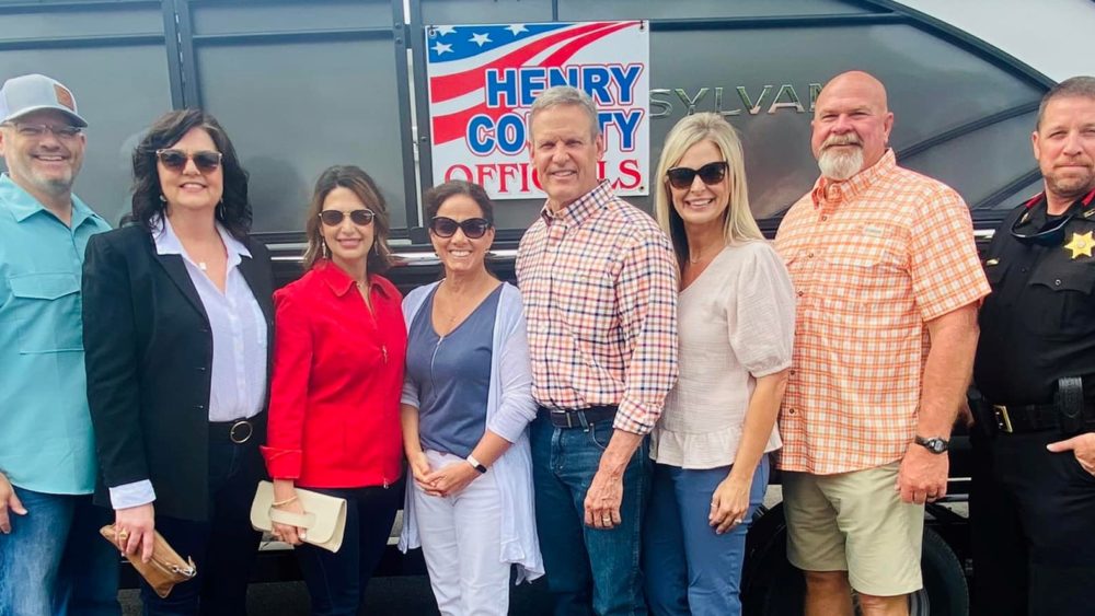 gov-lee-and-co-officials-2-crop