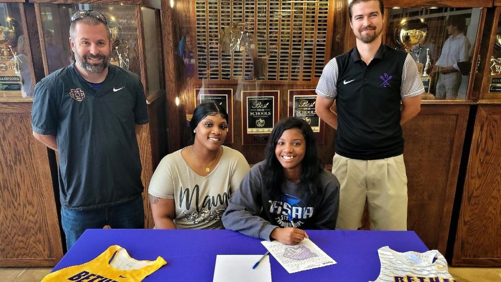 uc-lipford-signs-with-bethel