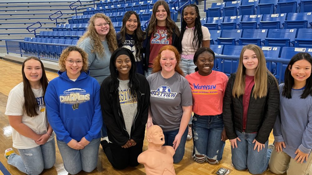 westview-cpr-trainers-of-freshmen