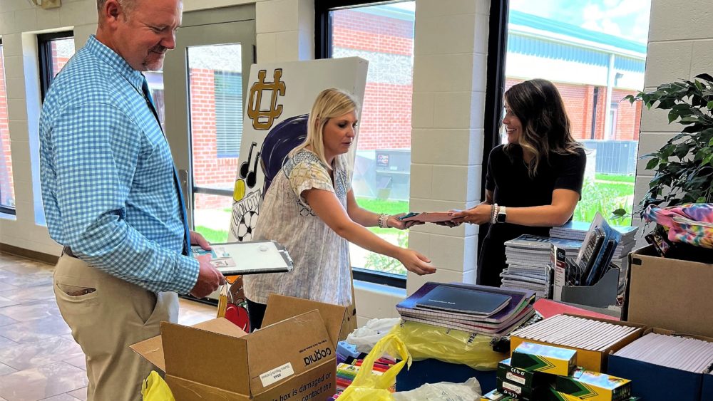 wamzek-school-supplies-donations-1