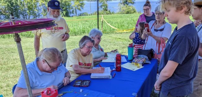 humming-w-cyndi-2-at-paris