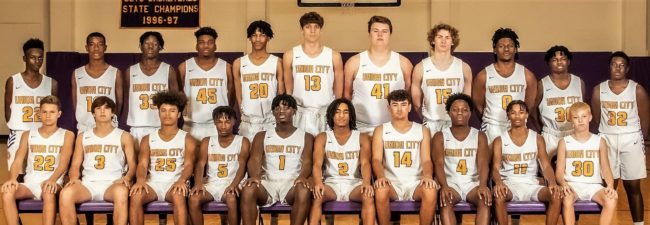 2022-23-uchs-boys-basketball-team-photo