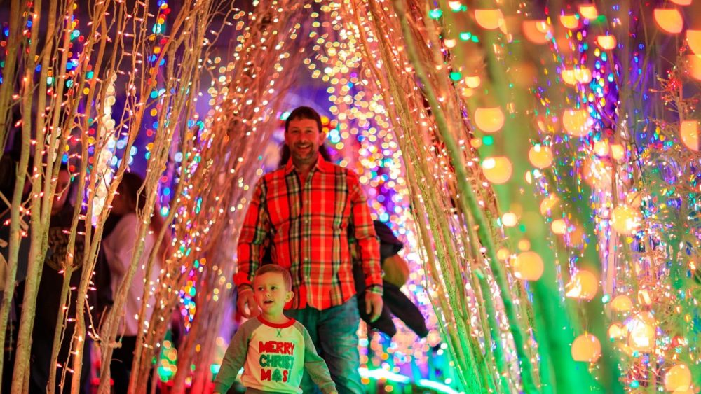 santa-village-w-kid