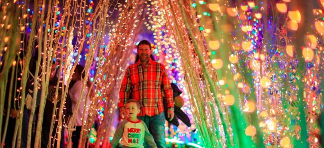 santa-village-w-kid