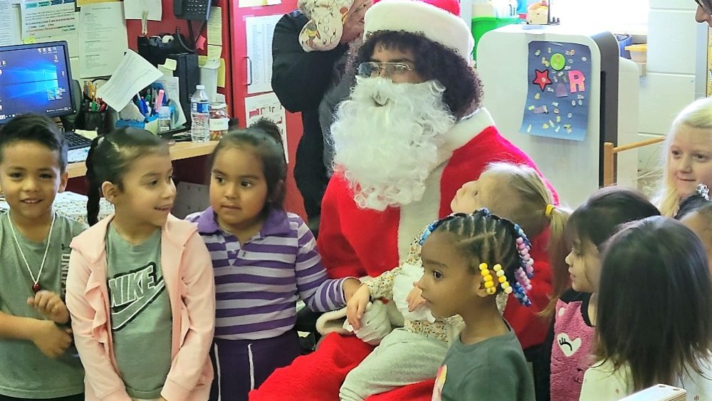 kiwanis-santa-with-preschoolers-2