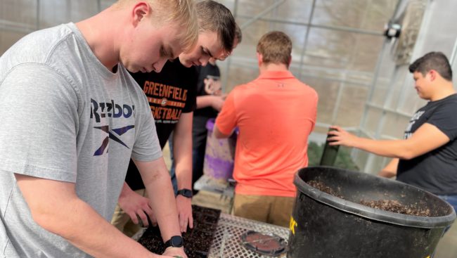 greenfield-students-prepare-pots-for-planting