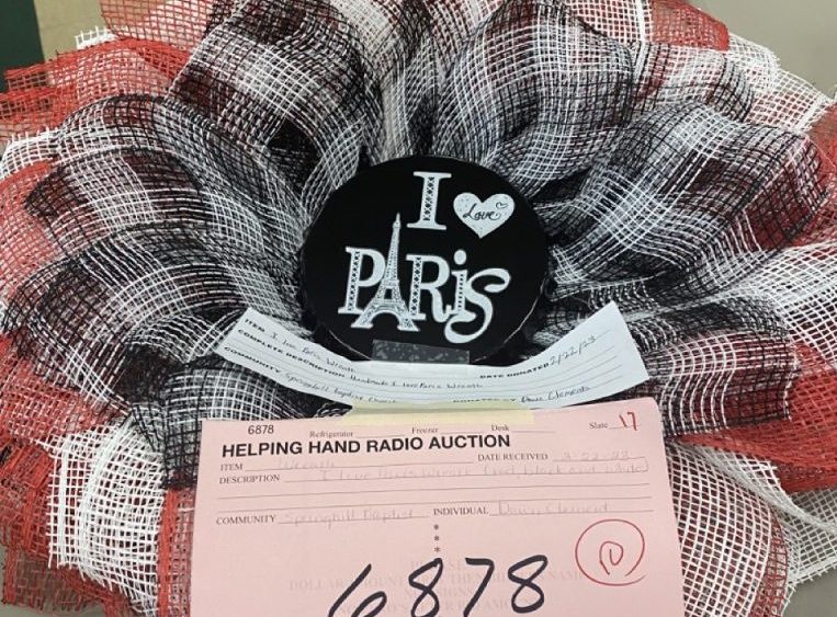 helping-hand-i-love-paris-2