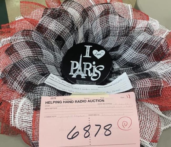 helping-hand-i-love-paris-2