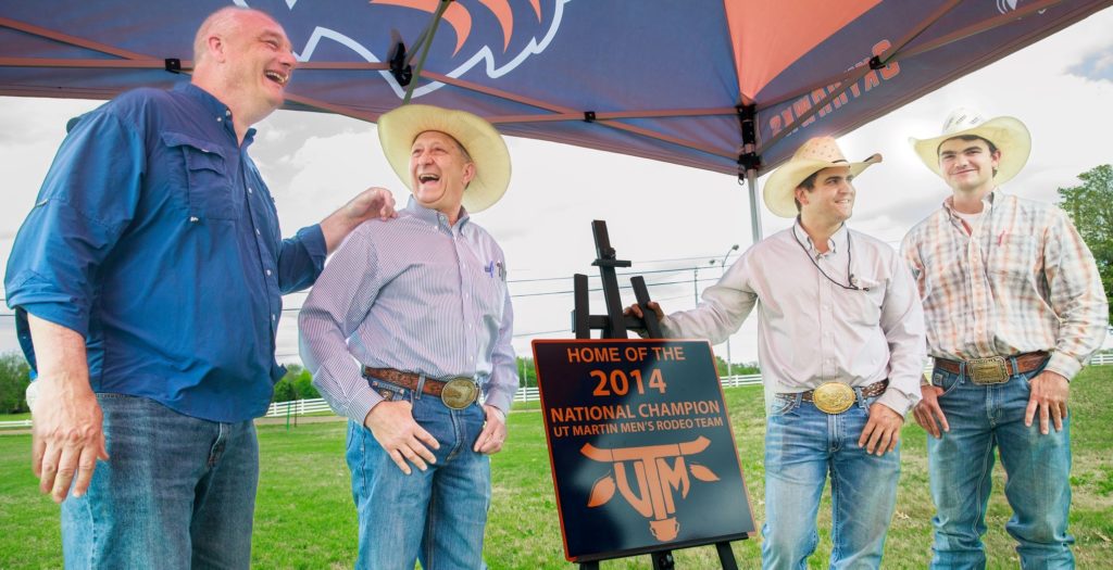 sign-commemorates-2014-men-s-rodeo-team-radio-nwtn