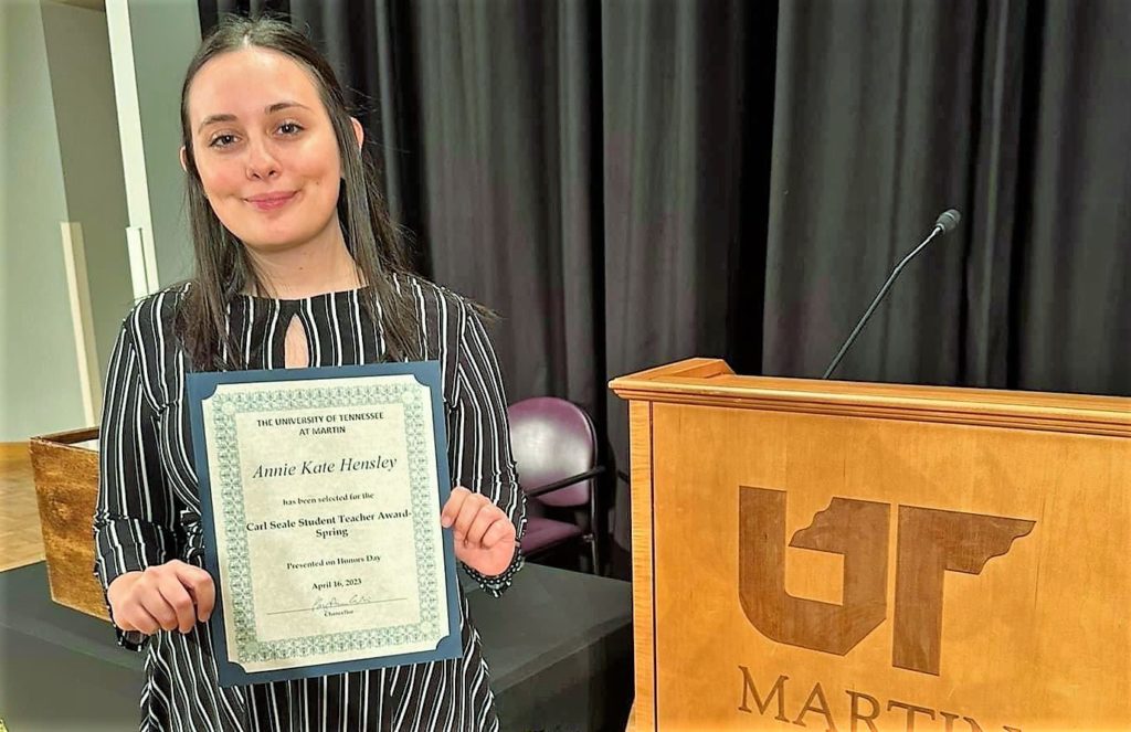 Hensley Receives UTM Student Teacher Award | radio NWTN