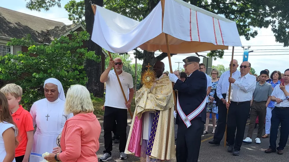holy-cross-walk