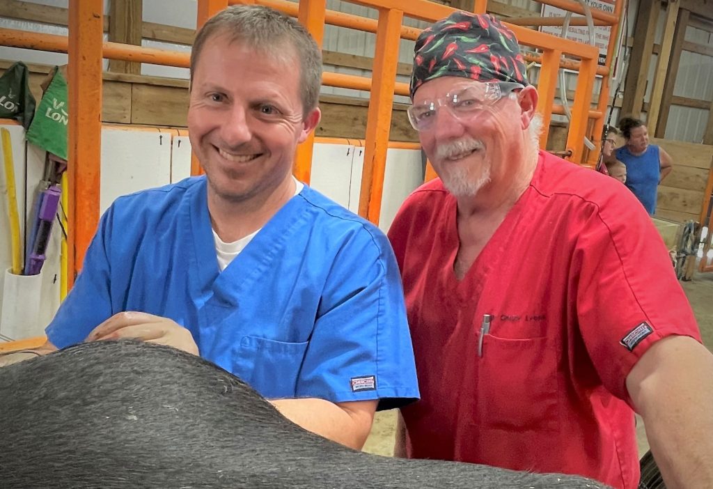 Mineral Wells Animal Clinic Drs. Lyons, Edwards Renew Partnership, Dr