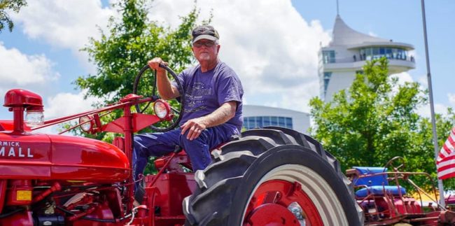 dpa-tractor-show-aug
