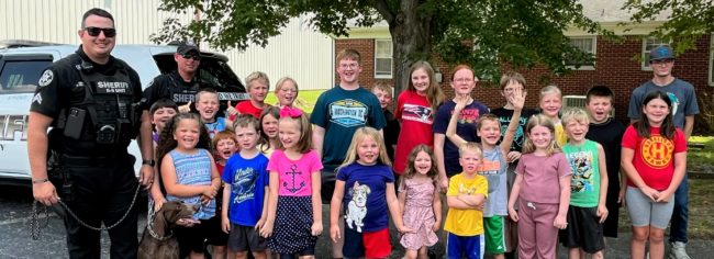 Puryear VBS Collects 302 Pounds Dog Food For Animal Shelter | radio NWTN