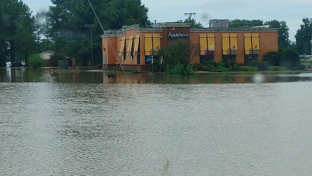 uc-flood-applebees-dean-elliot