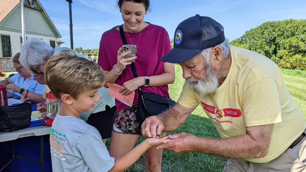 refuge-hummingbird-banding-2022-refuge-pic