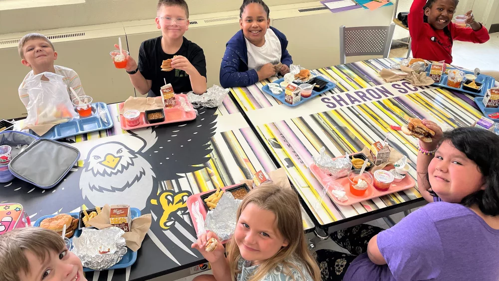 sharon-school-lunchtable