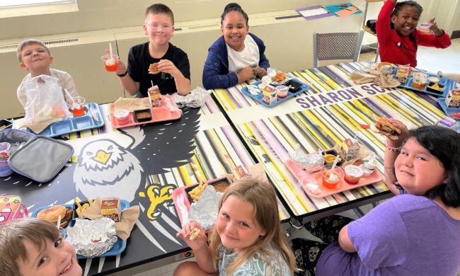 sharon-school-lunchtable