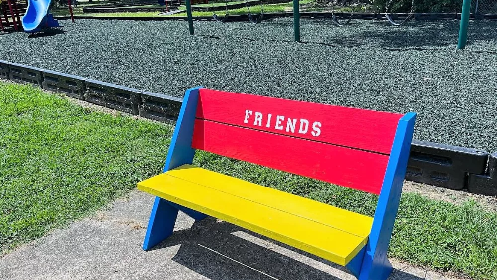 friends-bench-2