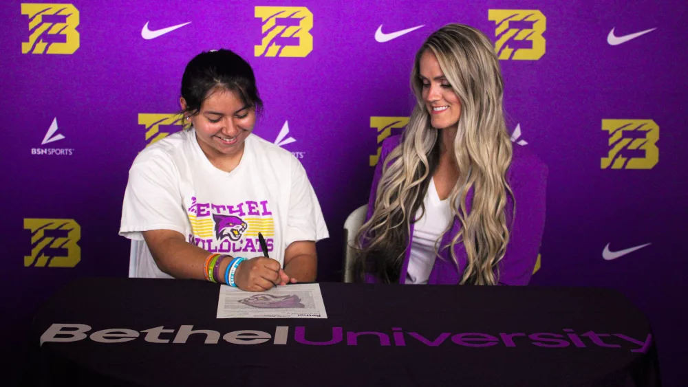 claudia-pineda-signs-with-lady-cats