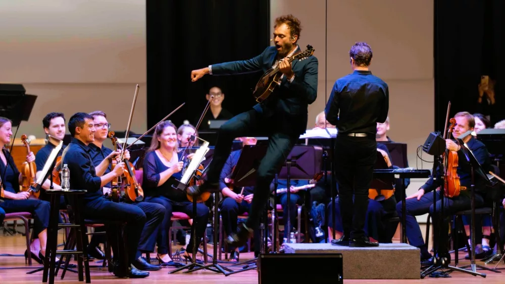chris-thile-jumping