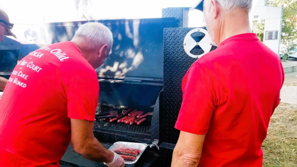 noon-oct-20-mike-garner-and-bruce-reed-at-grill