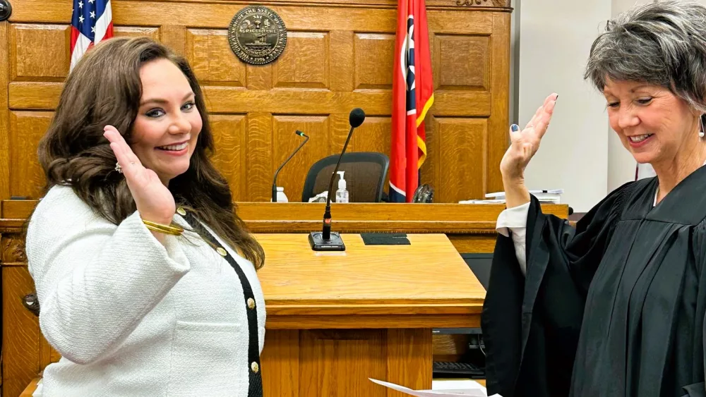 erica-paschall-sworn-in-by-vicki