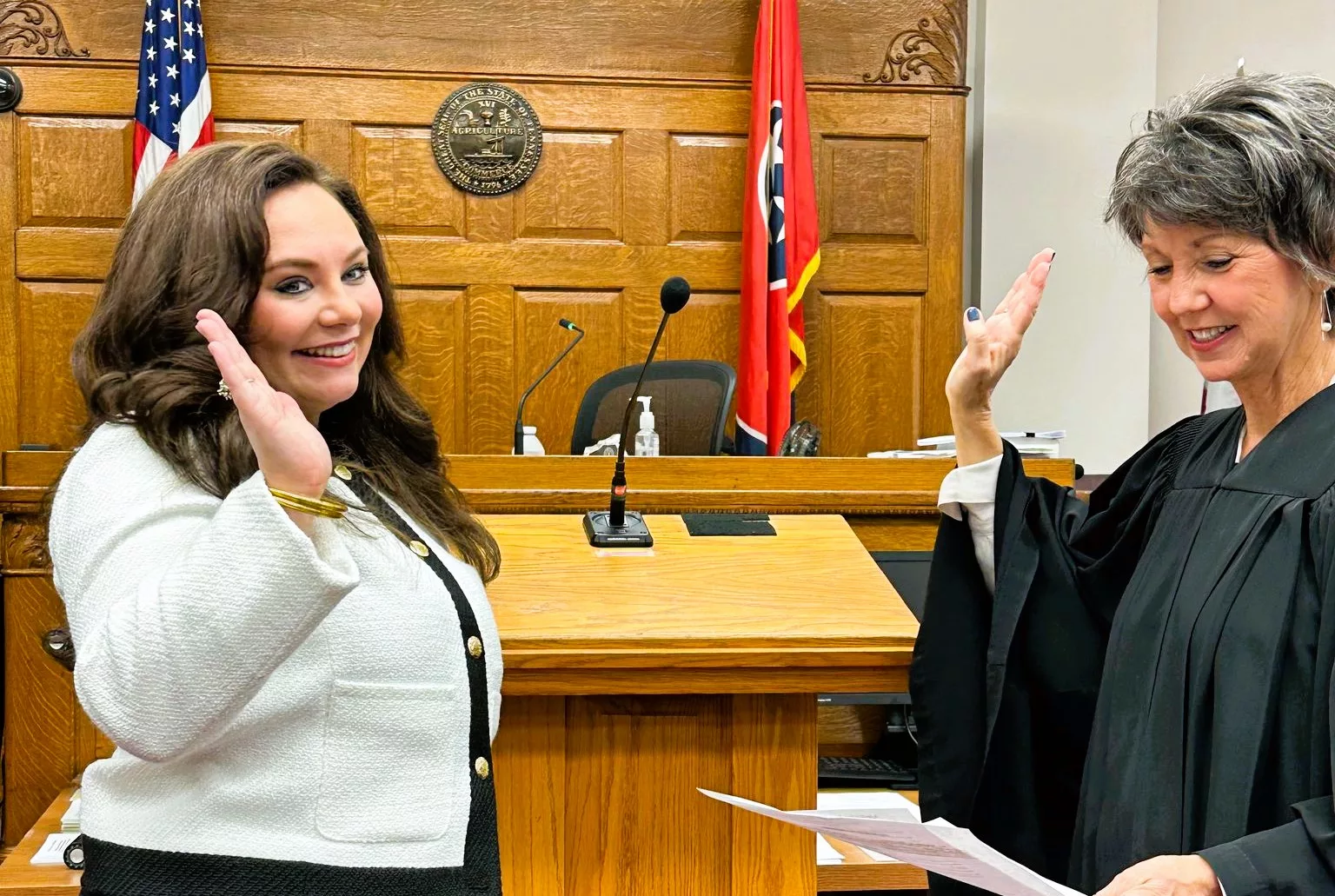 erica-paschall-sworn-in-by-vicki