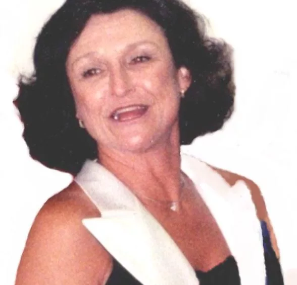 whitehead-rhonda-shopped