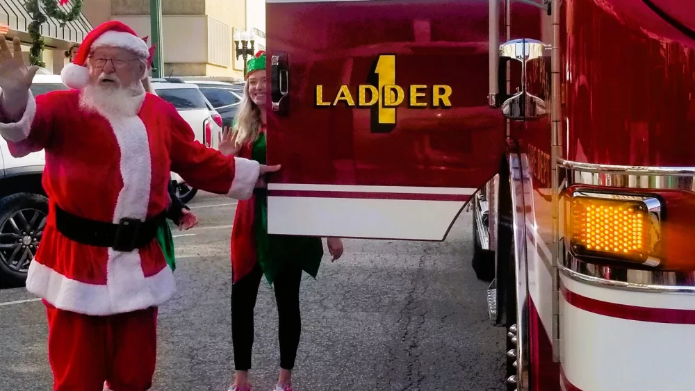 santa-in-town-23