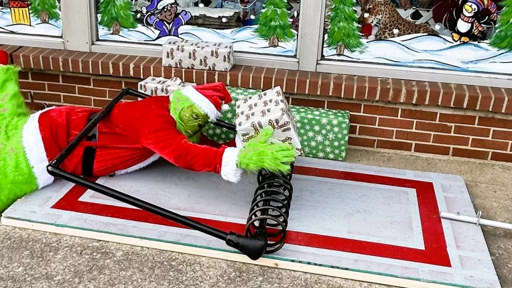grinch-caught